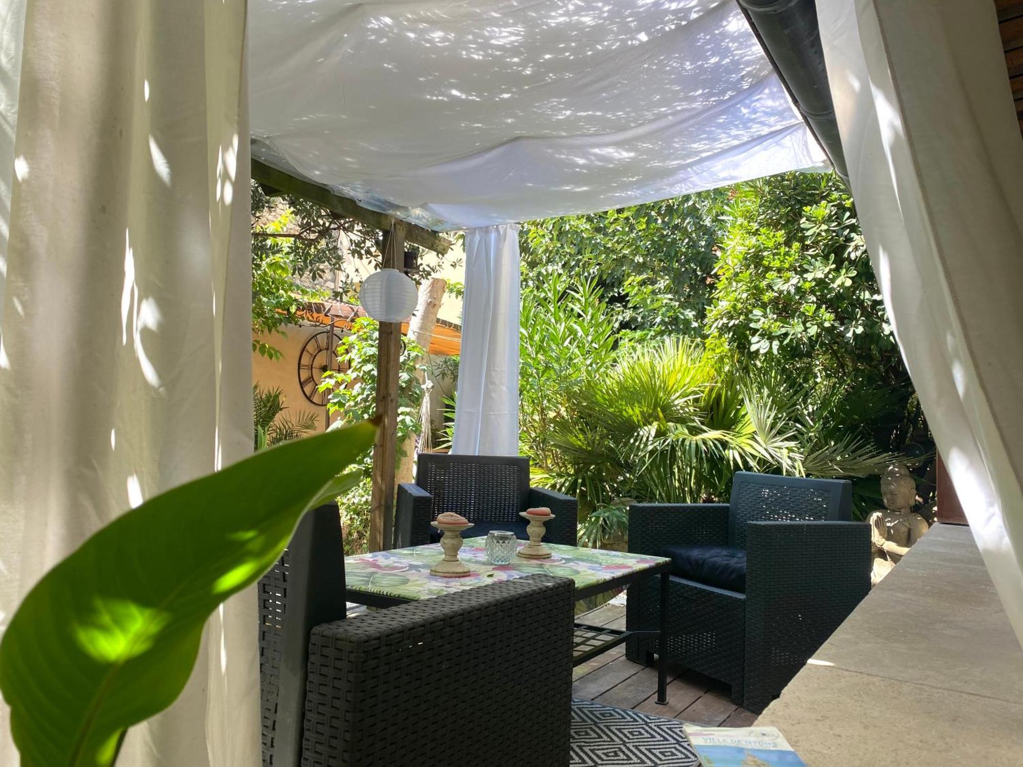 Les Lauriers Duplex Centre Avec Jardin Nyons